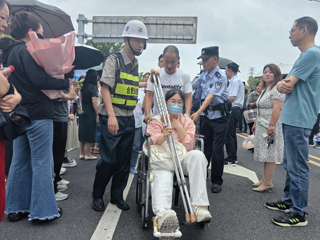 警保联勤   护航高考